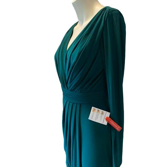 Mac Duggal 26554 V-Neck Long Sleeve Emerald Green Jersey High Slit Gown - Picture 4 of 8